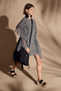 27-Michael-Kors-Resort-18.thumb.jpg.94cf5ceaa99f1abd75192c0565928558.jpg