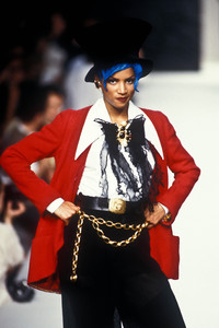2_chanel-hc-fw-1992-3_html.thumb.JPEG.c82e534931276bb4a8c8696d0389151c.JPEG