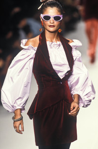 2_chloe-fw-1994-3_html.thumb.JPEG.7deadc2c90261c3c429ec8196cc63819.JPEG