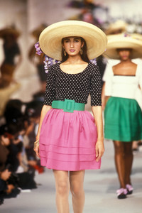 2_christian-dior-ss-1988-3_html.thumb.JPEG.b61725105db1c5f59394658eadc9effd.JPEG