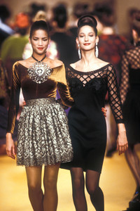 2_christian-lacroix-fw-1988-3_html.thumb.JPEG.c181cccd59eb850999a9a5da45f4bb69.JPEG