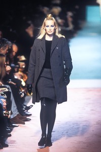 2_jean-paul-gaultier-fw-1996-3_html.thumb.JPEG.4b7dc3281b123dcf38a928402239cd90.JPEG