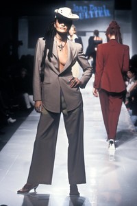 2_jean-paul-gaultier-ss-1996-3_html.thumb.JPEG.6b4dfe4d2e09493e59c704aaf1c0be91.JPEG