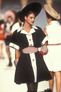 2_karl-lagerfeld-ss-1988-3_html.thumb.JPEG.91cf015d0892649913671b022f264a01.JPEG