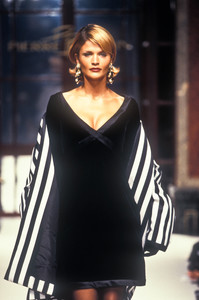 2_pierre-balmain-hc-fw-1994-3_html.thumb.JPEG.51cc3dc1e4c591cc6ace8926b6d9ed2c.JPEG