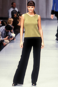 2_salvatore-ferragamo-fw-1996-3_html.thumb.JPEG.94ba06ba07d1a293bf8a4ac8b2d2a2b7.JPEG