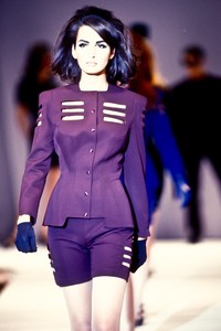 2_thierry-mugler-ss-1991-3_html.thumb.JPEG.a44febcf5cf2f4870cb206c848df52cc.JPEG