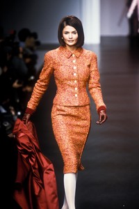 2_valentino-fw-1995-3_html.thumb.JPEG.08d6a062dd76ec5c5e272c024887b5f5.JPEG