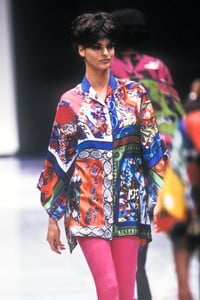 2_versace-ss-1991-12_html.thumb.JPEG.1670627d85f14a421100bbaad472c0ea.JPEG