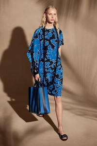 35-Michael-Kors-Resort-18.thumb.jpg.ddd6b63bc6d85ba8e1f9a50585d64880.jpg