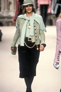 3_chanel-fw-1994-10_html.thumb.JPEG.9bf551ad9f6ad65c6fe18aa62efdaf3d.JPEG