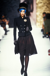 3_chanel-hc-fw-1992-4_html.thumb.JPEG.d6809483d550d5d72e48b295831cb293.JPEG