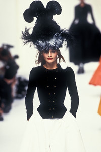 3_chanel-hc-fw-1994-4_html.thumb.JPEG.de35106e4dc9711ab461a514e1058229.JPEG