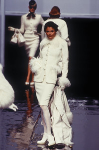 3_christian-dior-fw-1995-4_html.thumb.JPEG.7e20e37cbd62338cf0019be3c76efbbe.JPEG