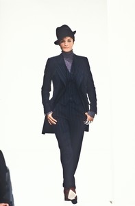 3_dolce-gabbana-fw-1994-4_html.thumb.JPEG.15a24677949684b588017d332e29794b.JPEG