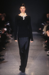 3_donna-karan-fw-1996-4_html.thumb.JPEG.44931ff98bbe6e80a95aabaaf51adb03.JPEG