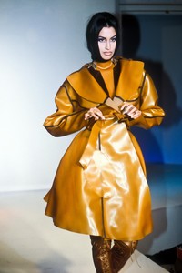 3_thierry-mugler-fw-1991-4_html.thumb.JPEG.b84d0b4c8681b5a50ae4eea339720411.JPEG