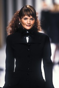 3_valentino-fw-1994-4_html.thumb.JPEG.c47233f7012f762b999bdbf2a3ce3dc8.JPEG