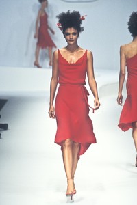 3_valentino-ss-1997-4_html.thumb.JPEG.8c5ff4473d3d2d624e45af5a0b7be7eb.JPEG