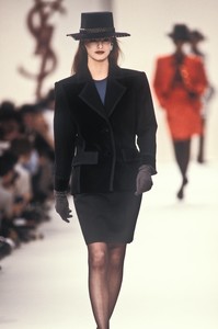 3_ysl-fw-1988-4_html.thumb.JPEG.6fea7f23d9a76d2f6dd6a57061353050.JPEG