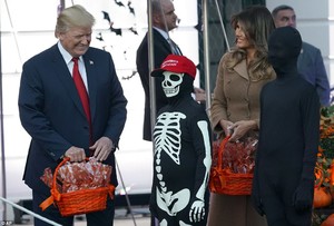 45D83B7B00000578-5033403-The_president_chuckles_at_seeing_a_skeleton_walk_by_wearing_one_-a-2_1509409057388.jpg