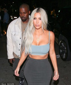 45F78D7A00000578-0-Predictable_style_Kim_Kardashian_put_on_yet_another_busty_displa-m-119_1509689519954.jpg