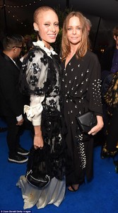 461D538300000578-5059653-Adwoa_Aboah_and_Stella_McCartney_posed_together_in_decedent_blac-a-2_1510087996875.jpg