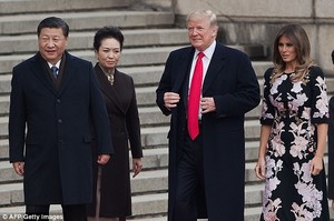 4626F90700000578-5064541-US_President_Donald_Trump_First_Lady_Melania_Trump_China_s_Presi-a-47_1510216191826.jpg