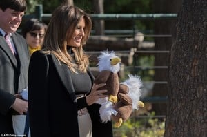 462FB42100000578-5068689-FLOTUS_passed_out_stuffed_eagles_to_the_children_and_took_a_grou-a-1_1510307511582.jpg