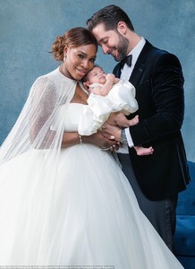 4675BC8D00000578-5095019-Family_They_also_posed_with_daughter_Alexis_Olympia_Ohanian_Jr-m-88_1510985940861.jpg