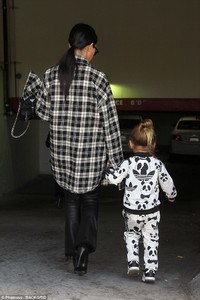 46844B1C00000578-5098425-Home_Reign_looked_sweet_in_his_Adidas_track_suit_which_featured_-a-1_1511138440308.jpg