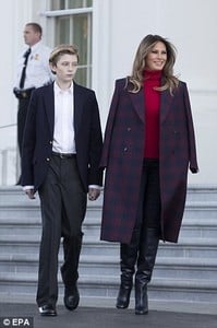 468D671300000578-5101797-Melania_donned_a_1600_Calvin_Klein_plaid_coat_for_the_occasion-a-28_1511280434582.jpg