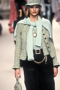 4_chanel-fw-1994-11_html.thumb.JPEG.7861ca4bfd7581fdad2c171e78cf4b39.JPEG