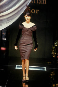 4_christian-dior-hc-fw-1995-5_html.thumb.JPEG.54ebbe52ee5f2956cbec966965c950a6.JPEG