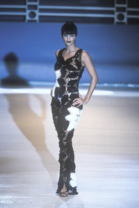 4_christian-dior-ss-1996-5_html.thumb.JPEG.0317f0ecb1ec7f1996ff50c1f4d98e6f.JPEG