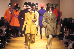 4_christian-lacroix-fw-1988-5_html.thumb.JPEG.e4d076ddd9a4399896cb16edaabdb0bb.JPEG