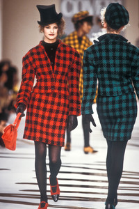 4_enrico-coveri-fw-1988-1_html.thumb.JPEG.4ee19f96aa89deb7aafc24631f864033.JPEG