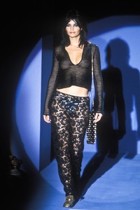 4_gucci-ss-1996-5_html.thumb.JPEG.d59ea05a9c77927ed9a79a0ea24552be.JPEG