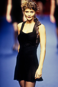 4_michel-klein-fw-1994-5_html.thumb.JPEG.b6db7853d67ef4d0c00e121e069fbf0d.JPEG