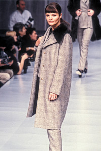 4_salvatore-ferragamo-fw-1996-5_html.thumb.JPEG.3e51379598bfe349cd77e2bc4b66ae5a.JPEG