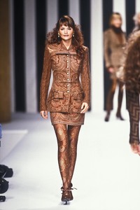 4_valentino-fw-1994-5_html.thumb.JPEG.776fd7d416f664ed2391f79f5bafb05c.JPEG