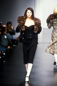 4_valentino-fw-1995-5_html.thumb.JPEG.26fe9713e626688e143d6234f07bf158.JPEG