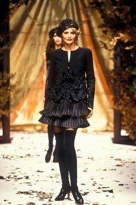 4_valentino-hc-fw-1994-5_html.thumb.JPEG.5e74ce3f6c7357fc2f48b42e0e6bbd0e.JPEG