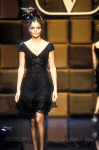 4_valentino-hc-fw-1996-5_html.thumb.JPEG.abefff2067d4dc414d7fe9928913baf9.JPEG