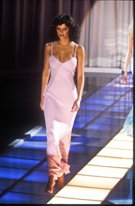 4_versace-fw-1996-5_html.thumb.JPEG.6a1f1696aab1455dacad18534f9256a6.JPEG