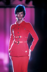 4_versace-hc-fw-1992-5_html.thumb.JPEG.7979530a6bb64ae1e4e17c2a0aed0259.JPEG