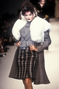 4_vivenne-westwood-fw-1995-5_html.thumb.JPEG.1c2bcc6d47ddd026f2ae7f975e0168b1.JPEG