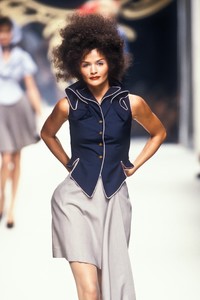 4_vivienne-westwood-ss-1995-5_html.thumb.JPEG.2a07c43214bc458aa4e39952e336b4ab.JPEG
