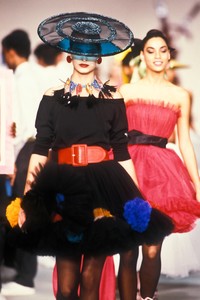 4_ysl-ss-1988-5_html.thumb.JPEG.a01e3c0043c7cb8e7572e7b92e5ebeab.JPEG