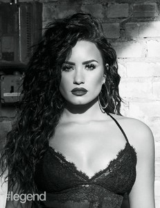 55812522_demi-lovato-photoshoot-for-legend-magazine-november-2017-1.jpg